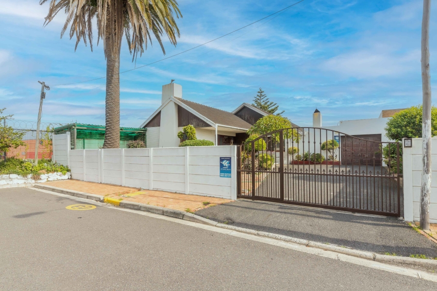 3 Bedroom Property for Sale in Heathfield Western Cape